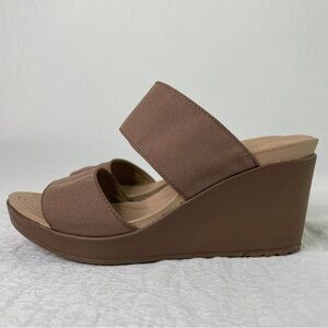 Crocs Light Weight Dual Comfort Wedge Tan Sandals Size 8